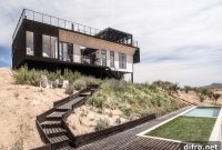 Folding House in Chile: Lake Views and Passive Cooling Design