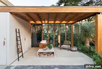 Luxurious Brazilian Terrace: Nature-Inspired Japanese Minimalism