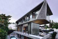 Singapore Home with Geometric Facade and Lush Green Oasis