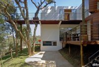 Walkway House: Modern Home Designed to Blend with the Forest