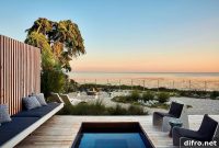 Modern Santa Cruz Beach Home Brings the Pacific Indoors