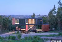 Suspended Chilean House Perches on La Boca Hills