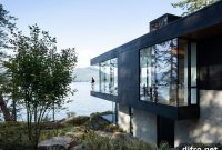 Island House Brings Ocean, Mountains and Forest Canopy Indoors