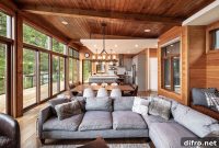 Secluded Lakeside Cottage with Panoramic Lake Views