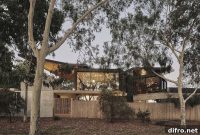 Melbourne Home Lets You Welcome Guests from the Living Room