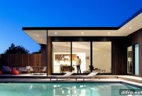 Hamptons Bungalow: Luxury Weekend Retreat with Outdoor Oasis