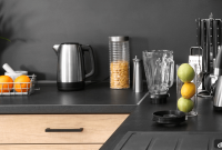 12 Chic Kitchen Designs Featuring Black Countertops