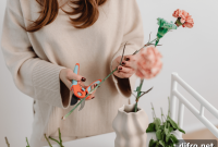 How to Preserve and Style Flowers for Home Decor