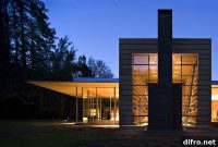 Creekside Residence: Modern Home Embracing Meadow Views