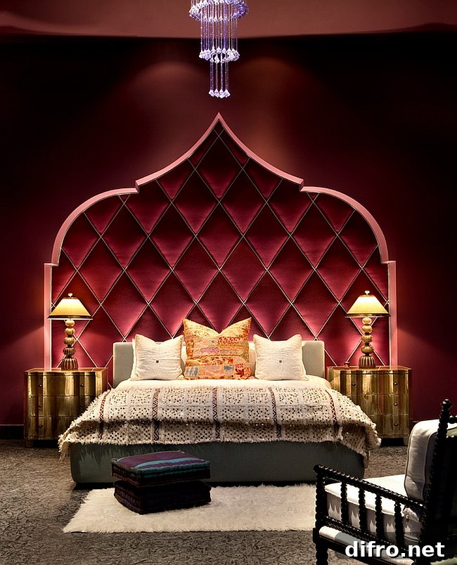Amazing Moroccan bedroom offers a dreamy and romantic setting!