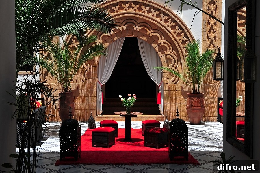 Give your patio a more informal look with some traditional Moroccan decor
