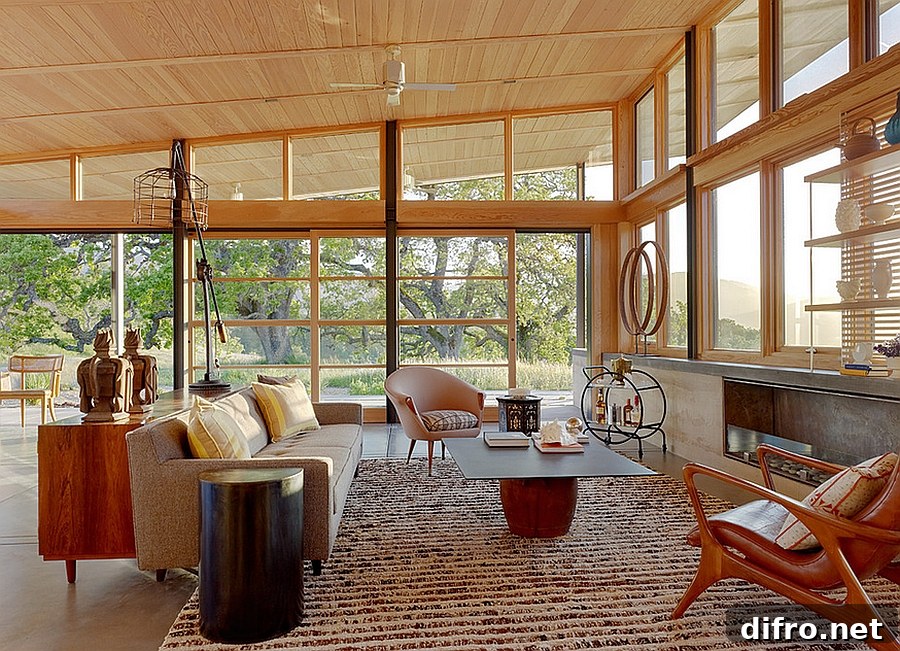 Gorgeous living room puts the focus on seamless indoor-outdoor interplay