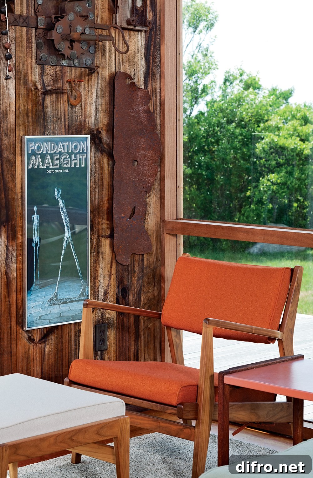 Timeless interior of the Jens Risom Block Island Cabin