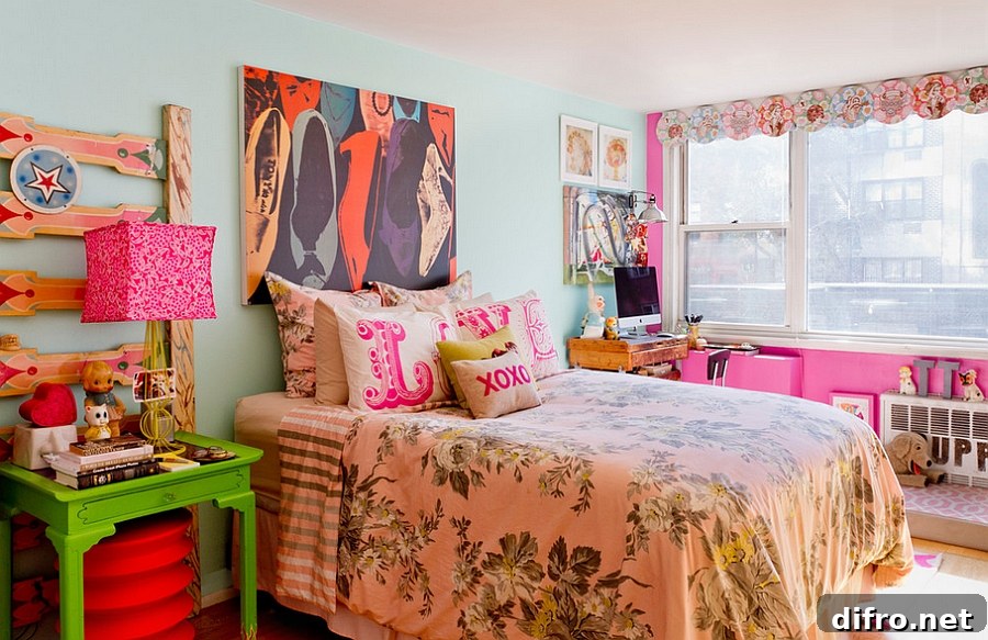 Pink unites the various elements of the room [Design: Apartment Jeanie]