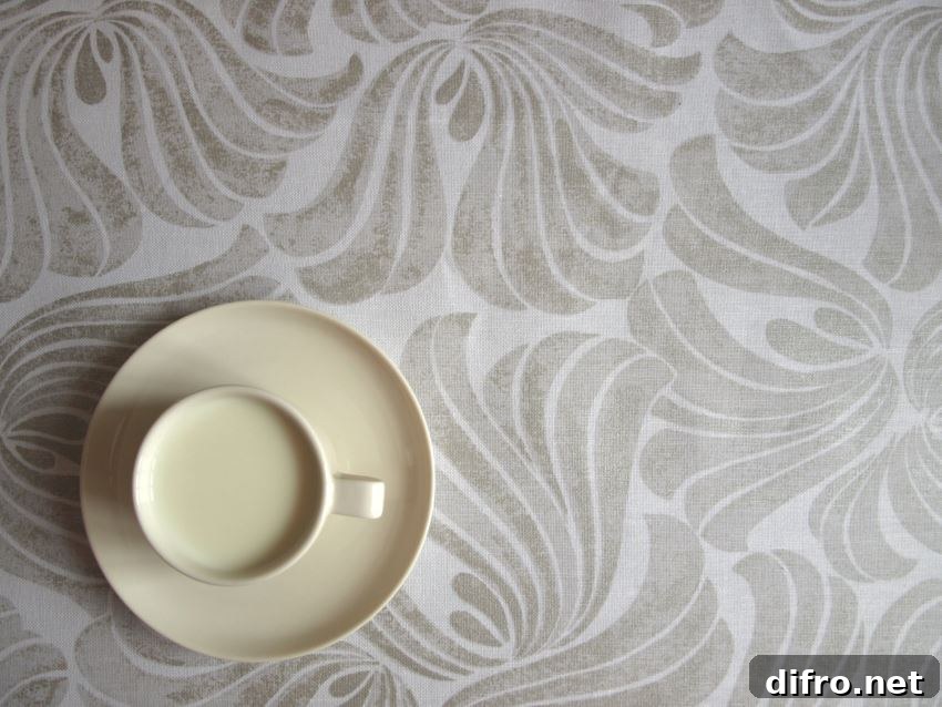 White and linen silver tablecloth from Dreamzz