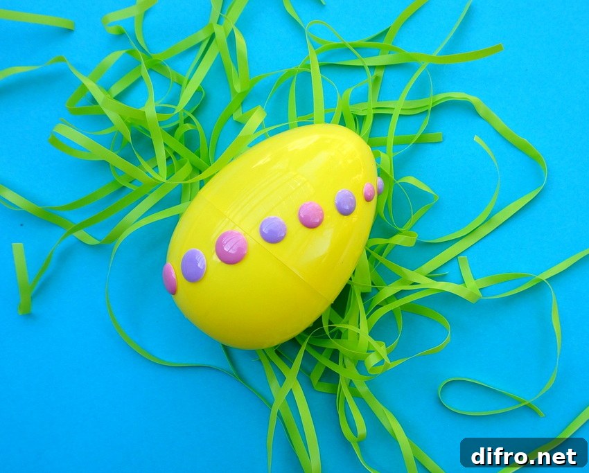 Easter egg with dots