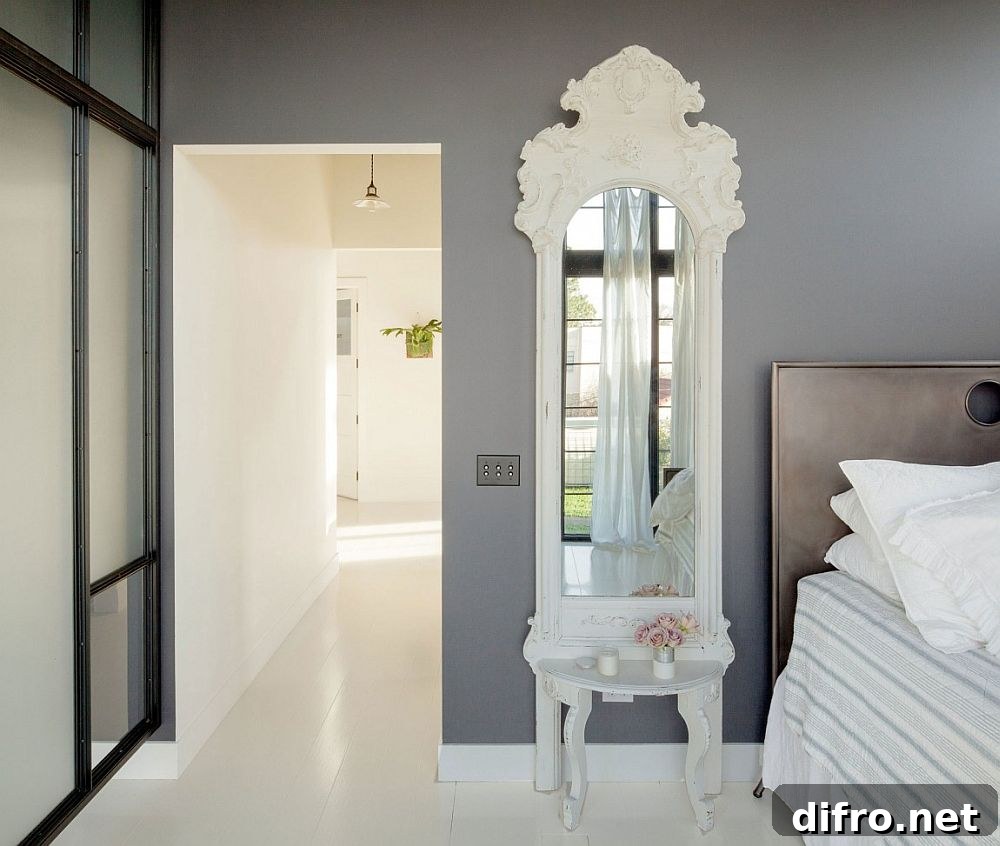 Cozy bedroom design keeps things simple and uncluttered