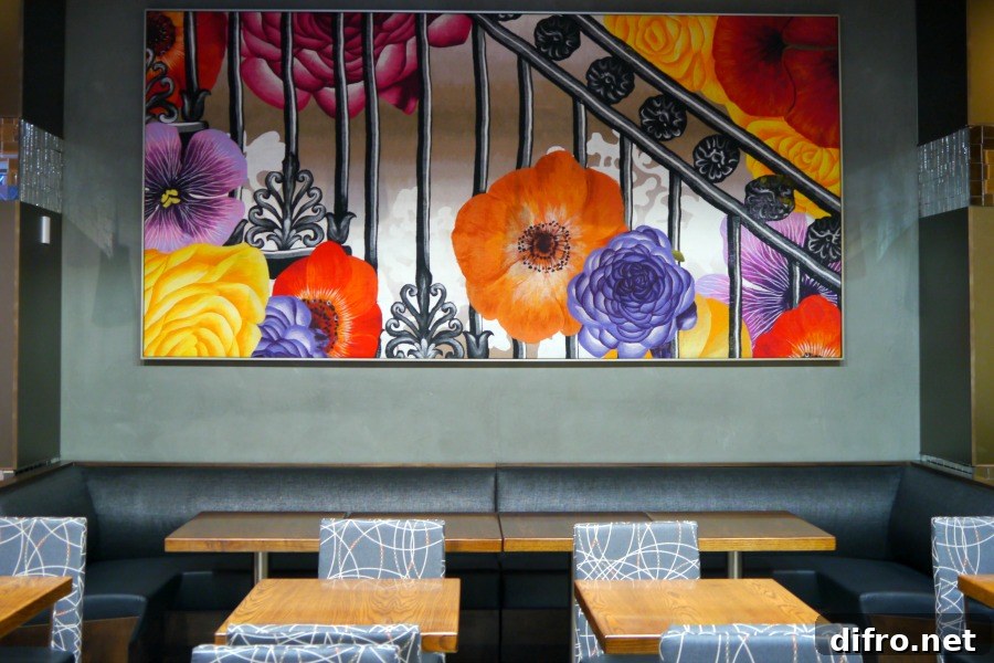 The lobby dining area