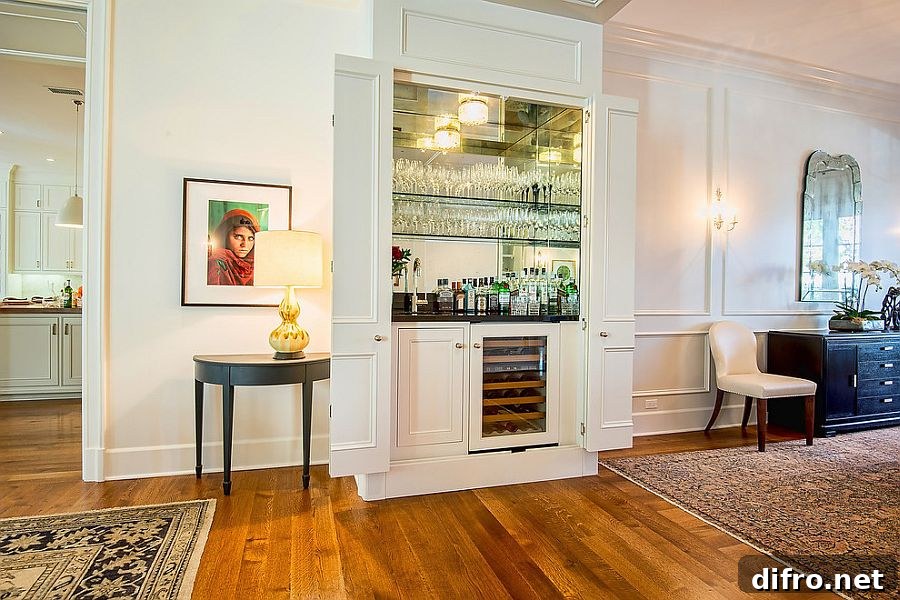 Home bar that can be closed when not needed [Design: P2 Design]