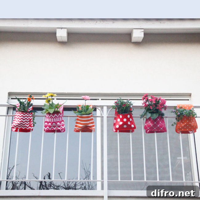 Adorable hanging planters in red and orange