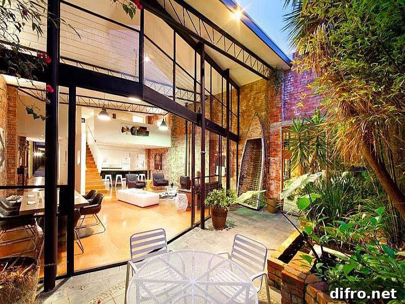 Open glass wall for the warehouse home brings in ample natural ventilation