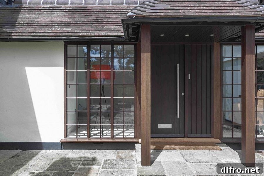 Contemporary elemnts arre coupled with the original 1930s structure to create a smart fusion of styles