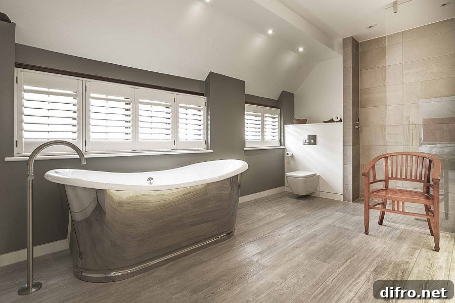 Metallic bathtub adds shiny glint to the contemporary bathroom