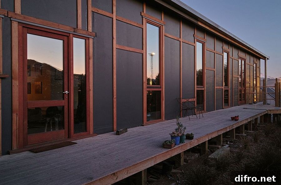 Narrow deck area of the industrial home in New Zealand