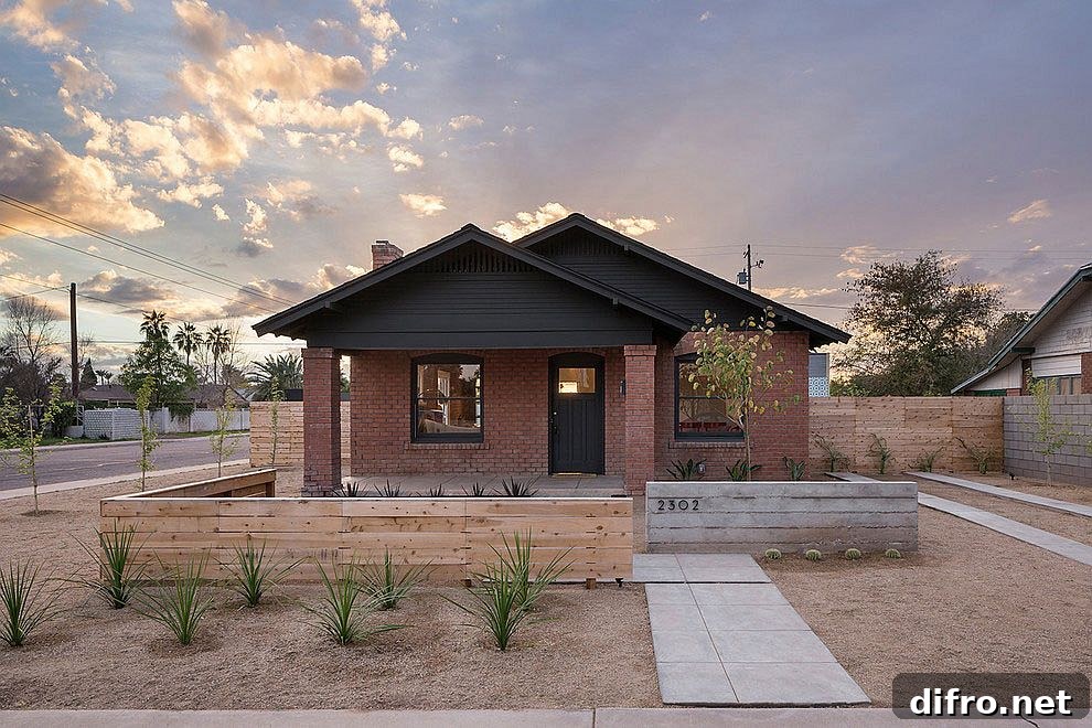 Modern extension to elegant 1920s home in Phoenix