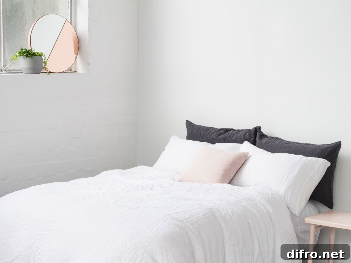 Dual-tone mirror