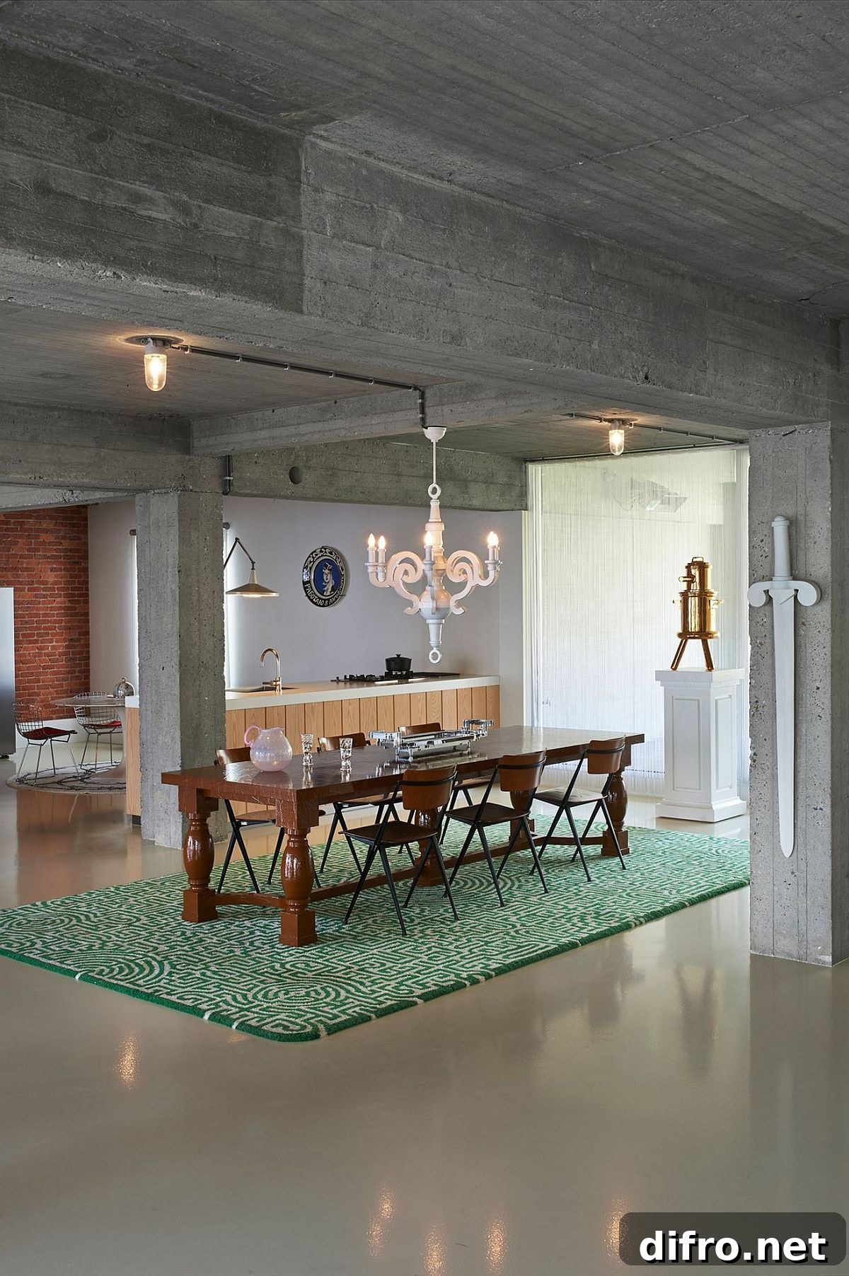 Vivacious rug adds color to the classic dining room