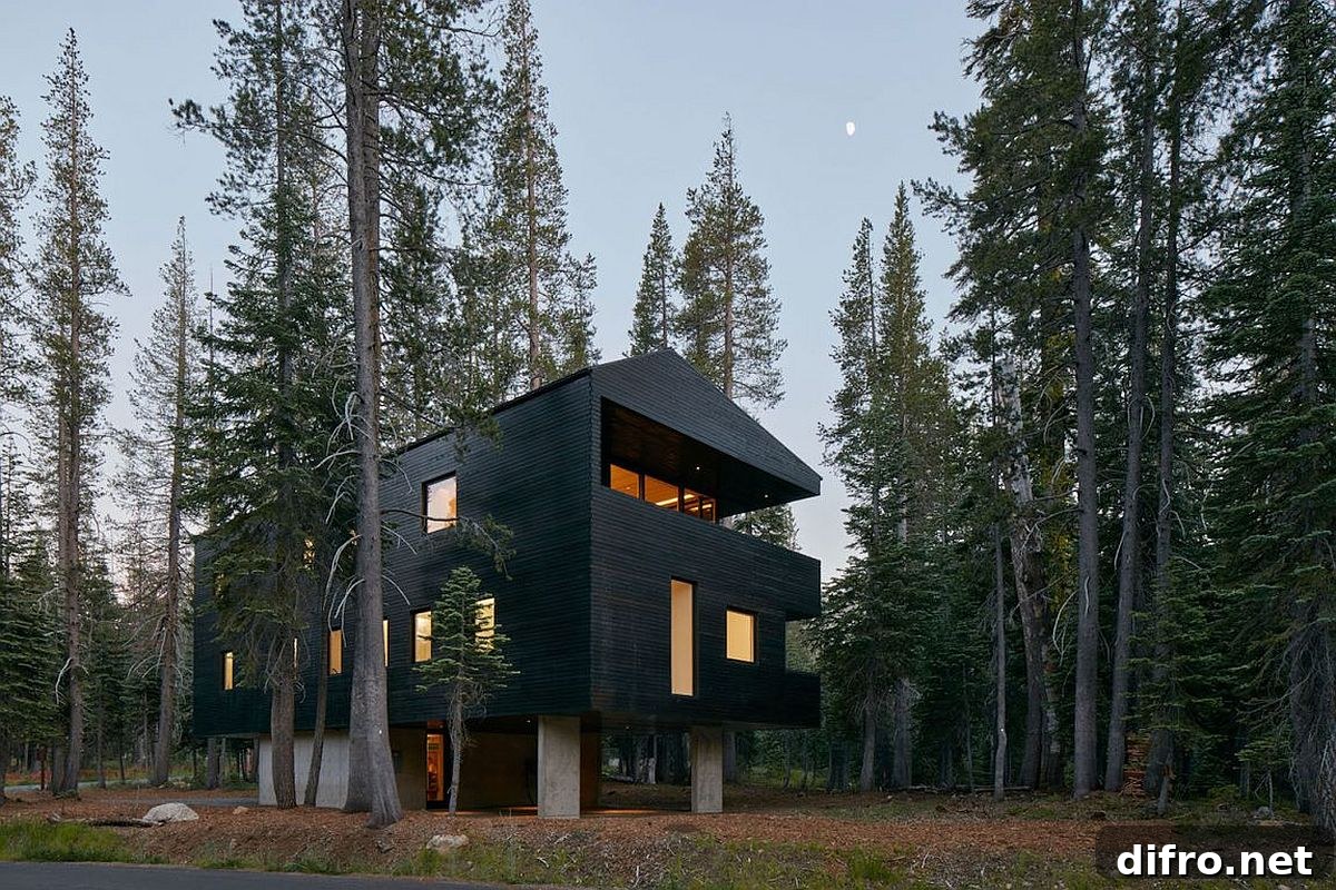 Solid concrete plinth protects the cabin from heavy snowfall in the Norden region