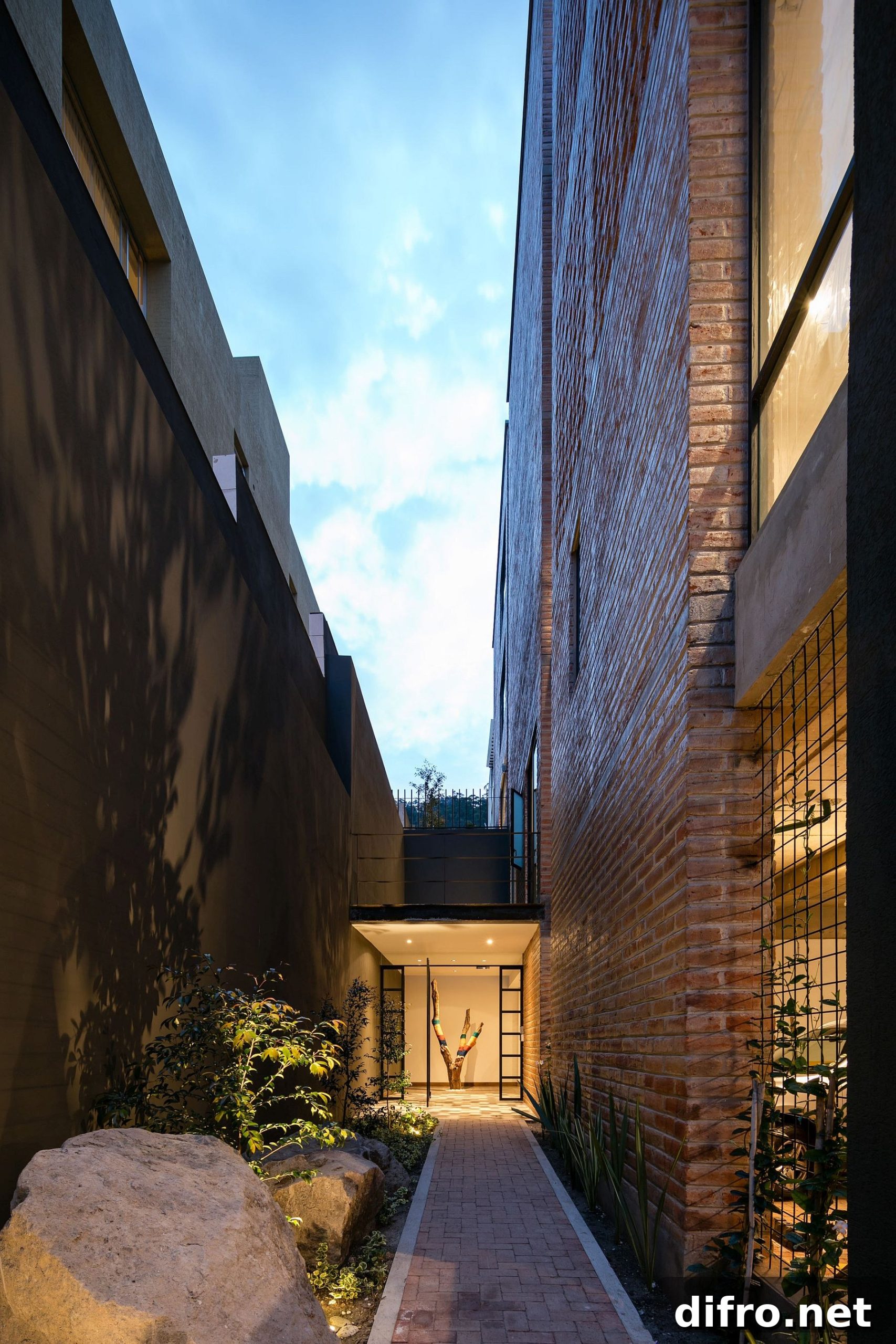 Transitional spaces help divide volumes and create ventilation