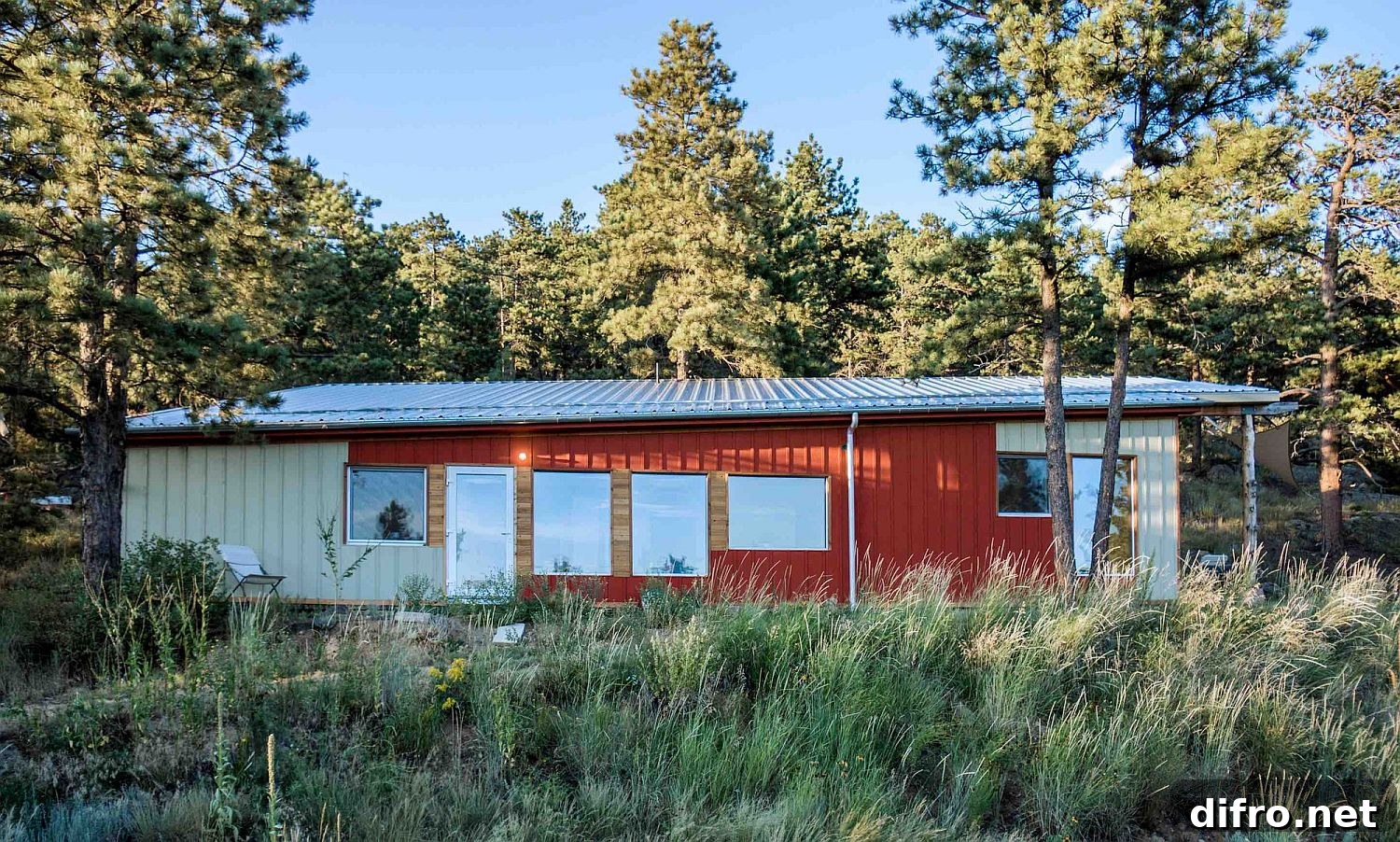 Elegant modest cabin-style green home