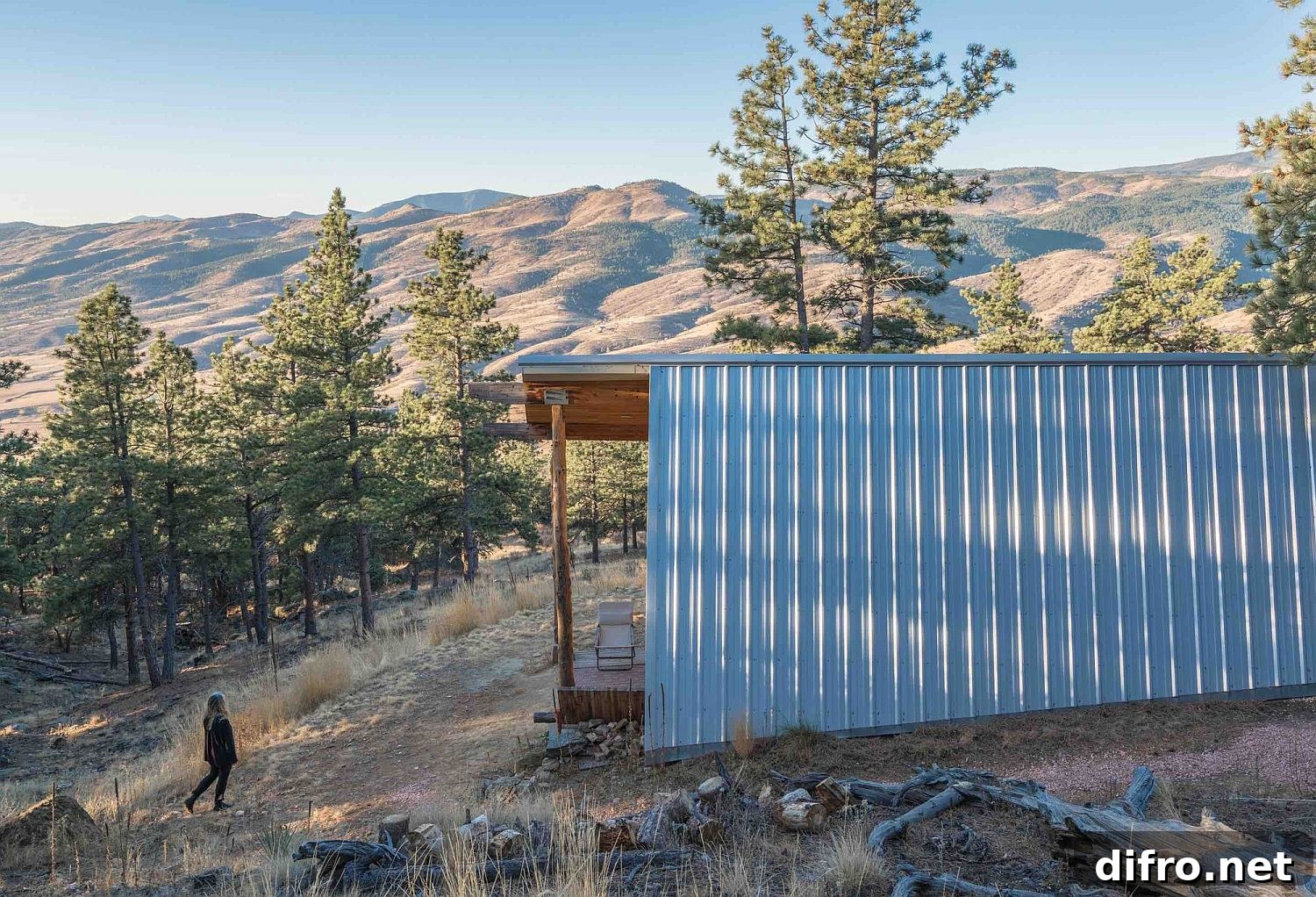 Metallic sheet improves insulation