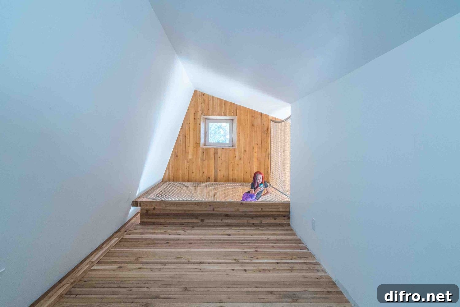 Net bed that acts as light well