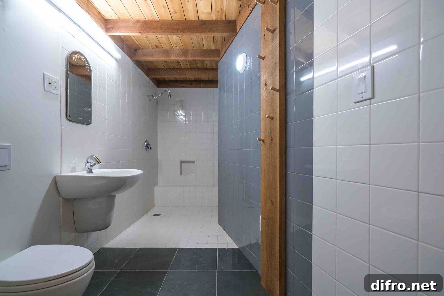 Contemporary bathroom in white and gray
