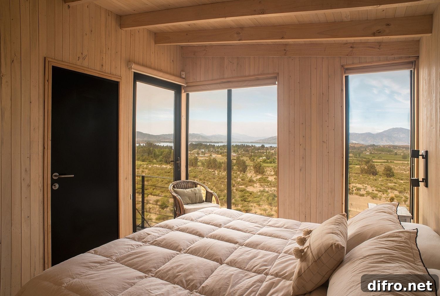 Bedroom with a view of the lake