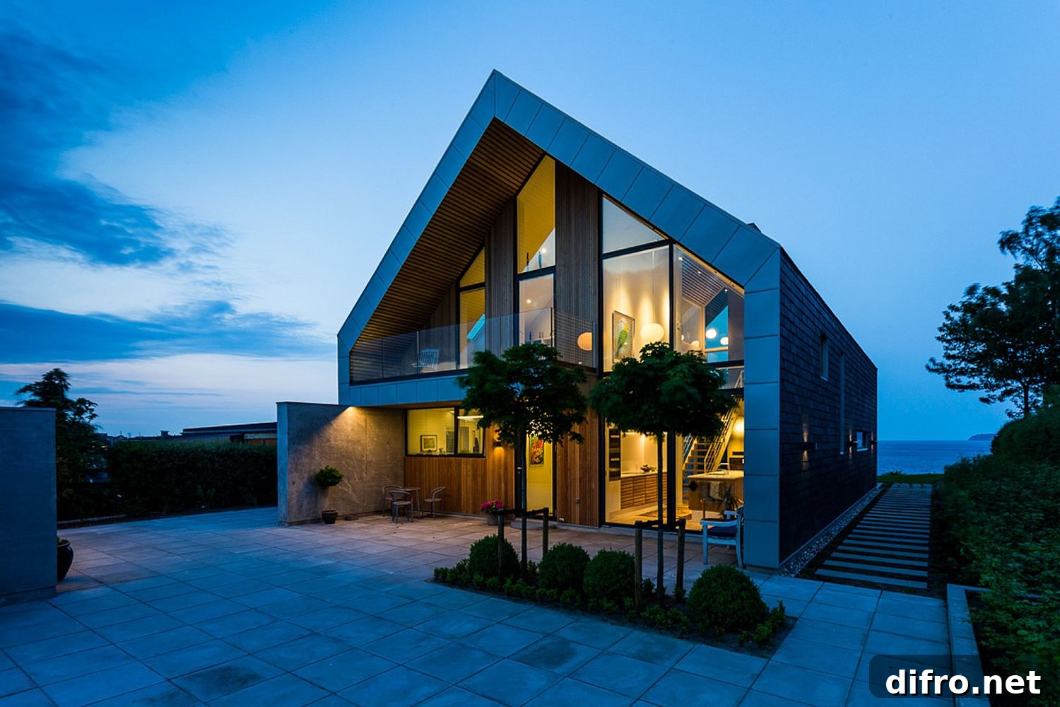 Villa P exterior with ocean view and P-shaped façade