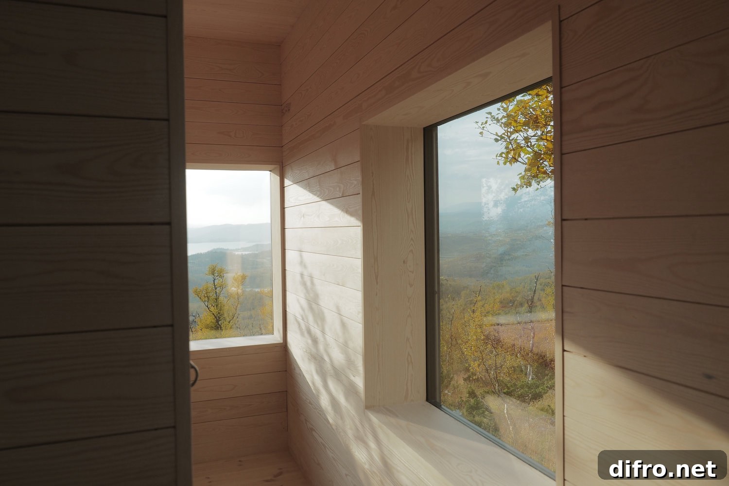 Pinewood-covered walls in Cabin Ustaoset.
