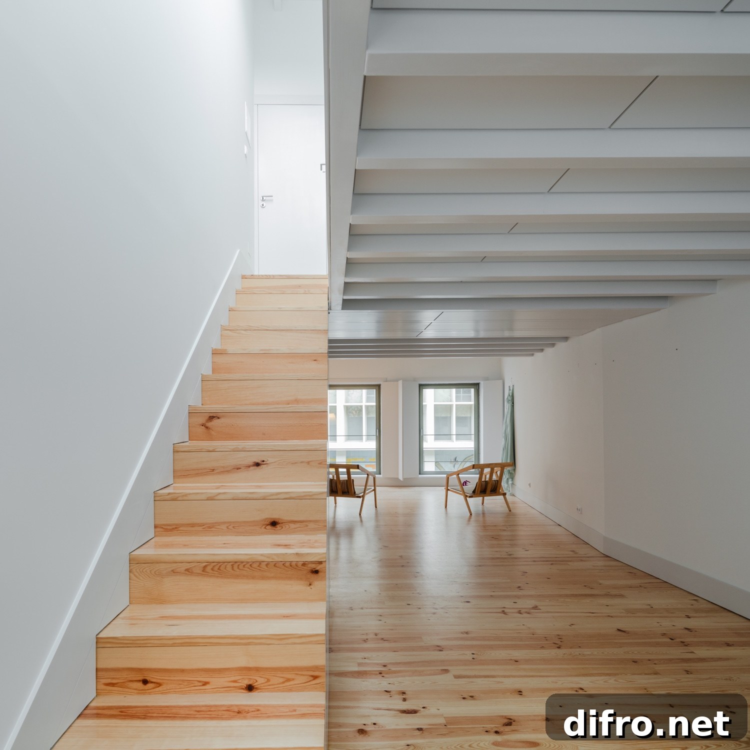 Pinewood staircase and flooring in Alves da Veiga.