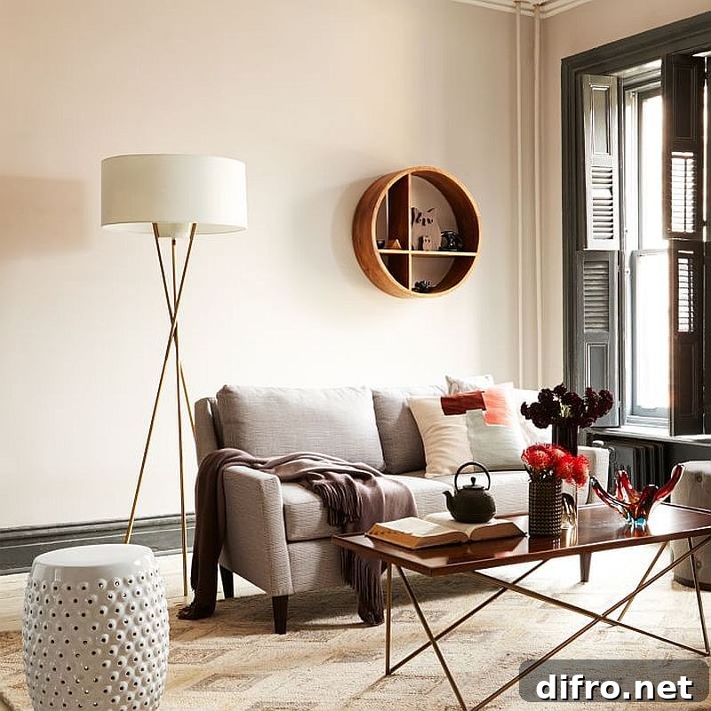 Round wall-mounted wooden shelf