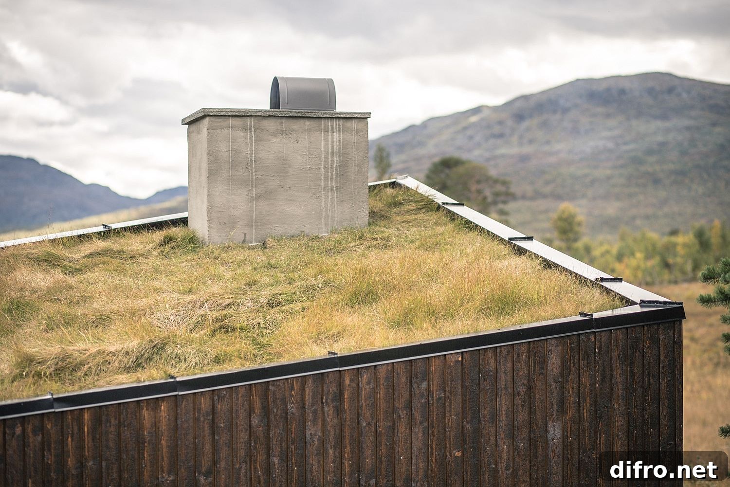Green roof of Viewpoint Granasjøen allows it to blend in with the landscape