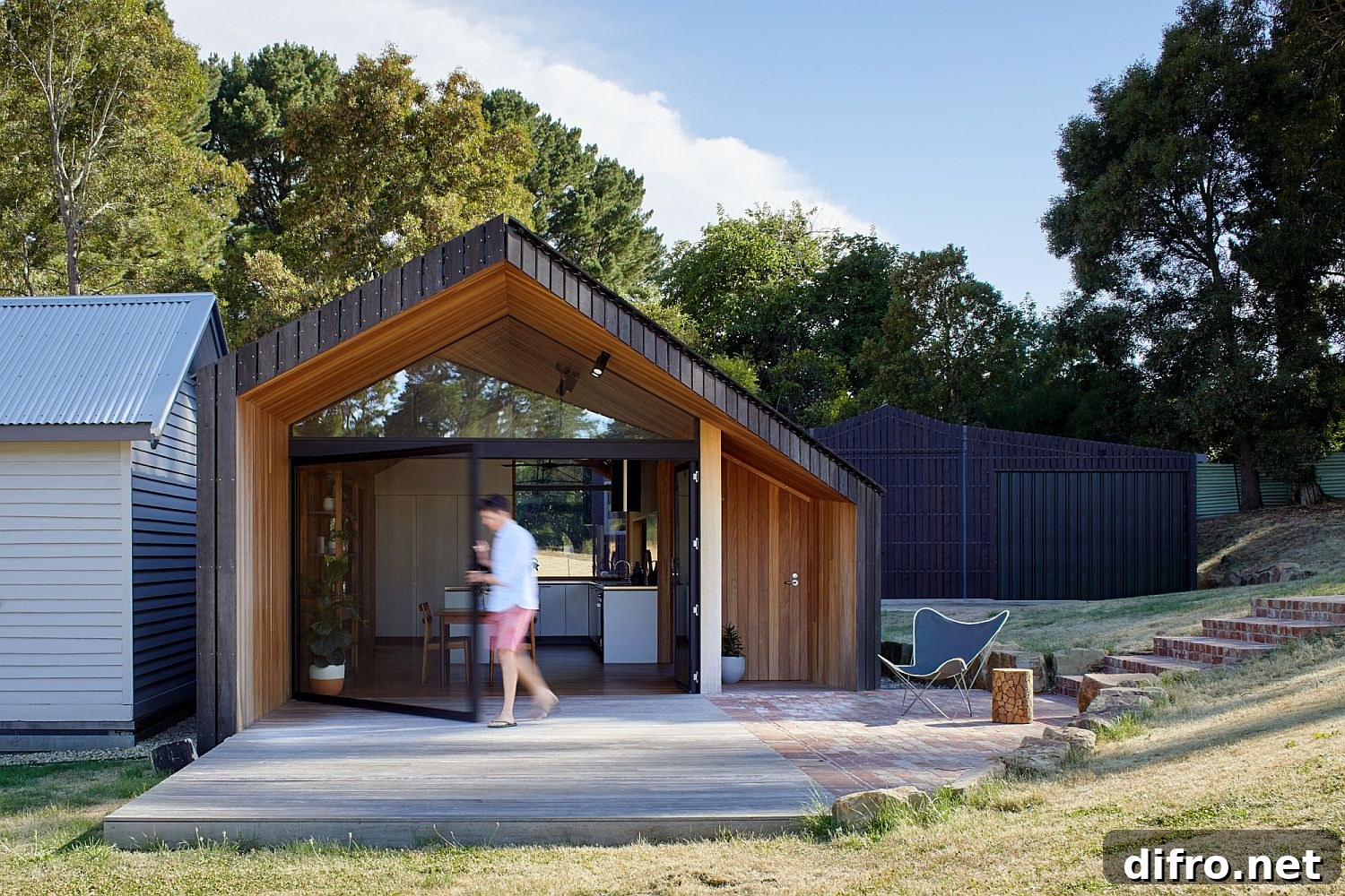 Extension connecting interior to rural landscape