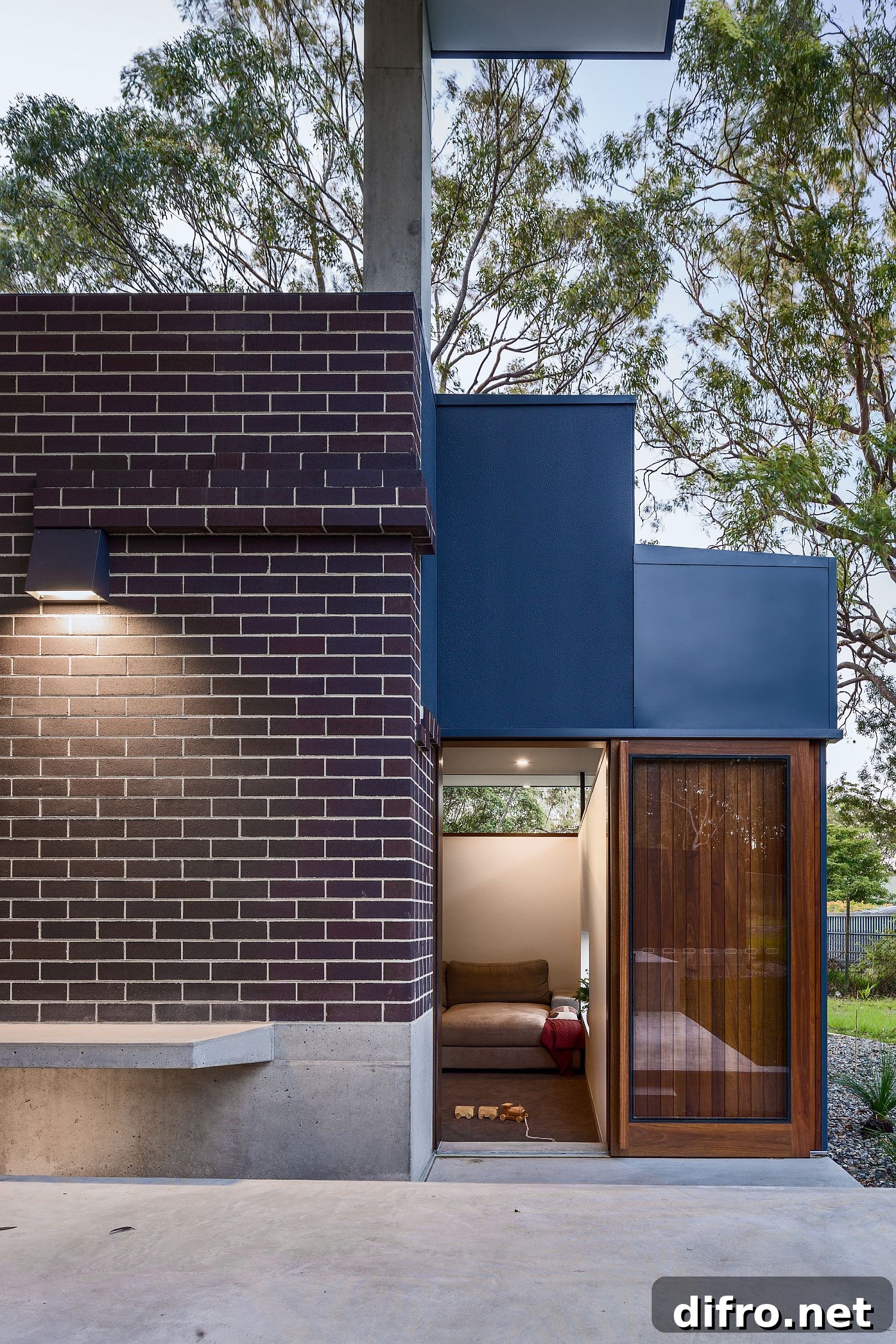 Interior shows mix of classic and modern finishes