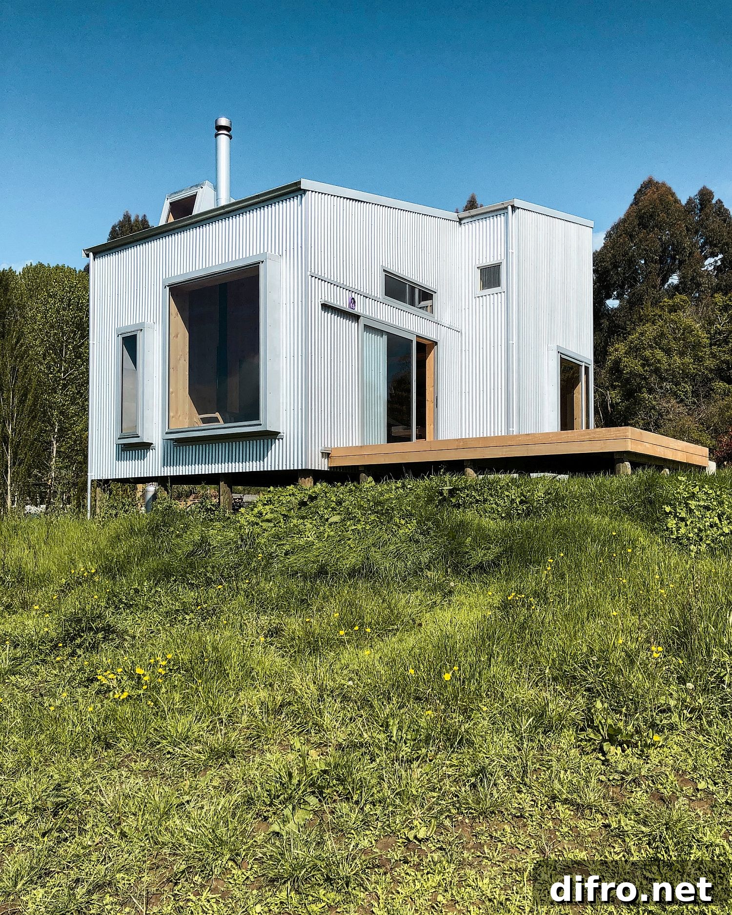 Cabin in the hills using prefab wooden panels leaves minimal carbon footprint