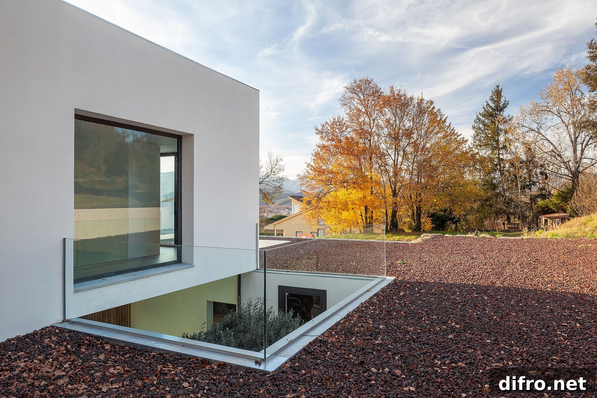 Clever opening provide ventilation to the lower ground level