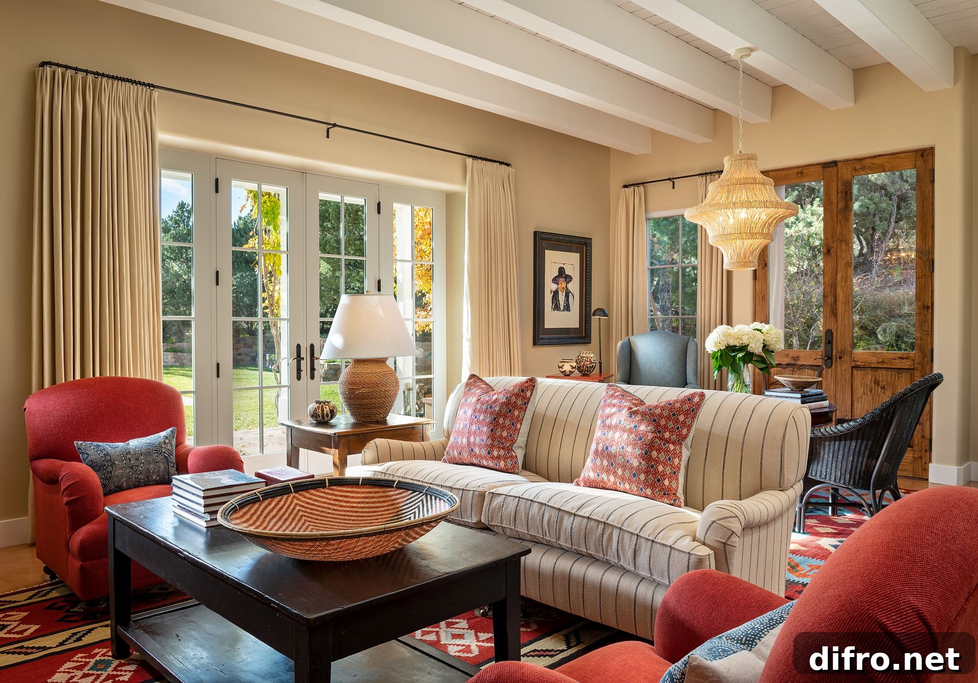 Wooden ceiling beams painted white for the farmhouse chic living room.