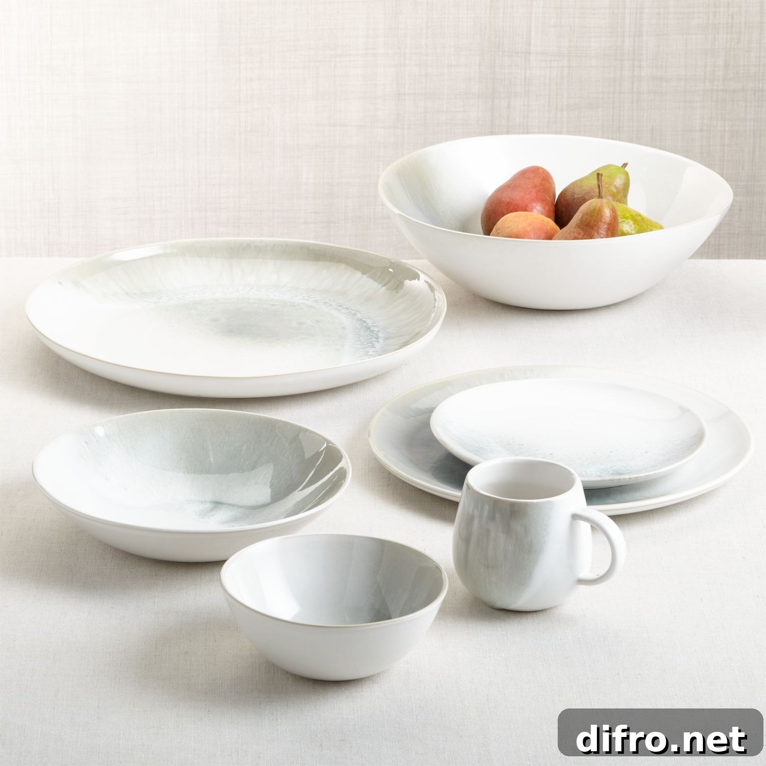 Ora stoneware dinner plate in neutral tones