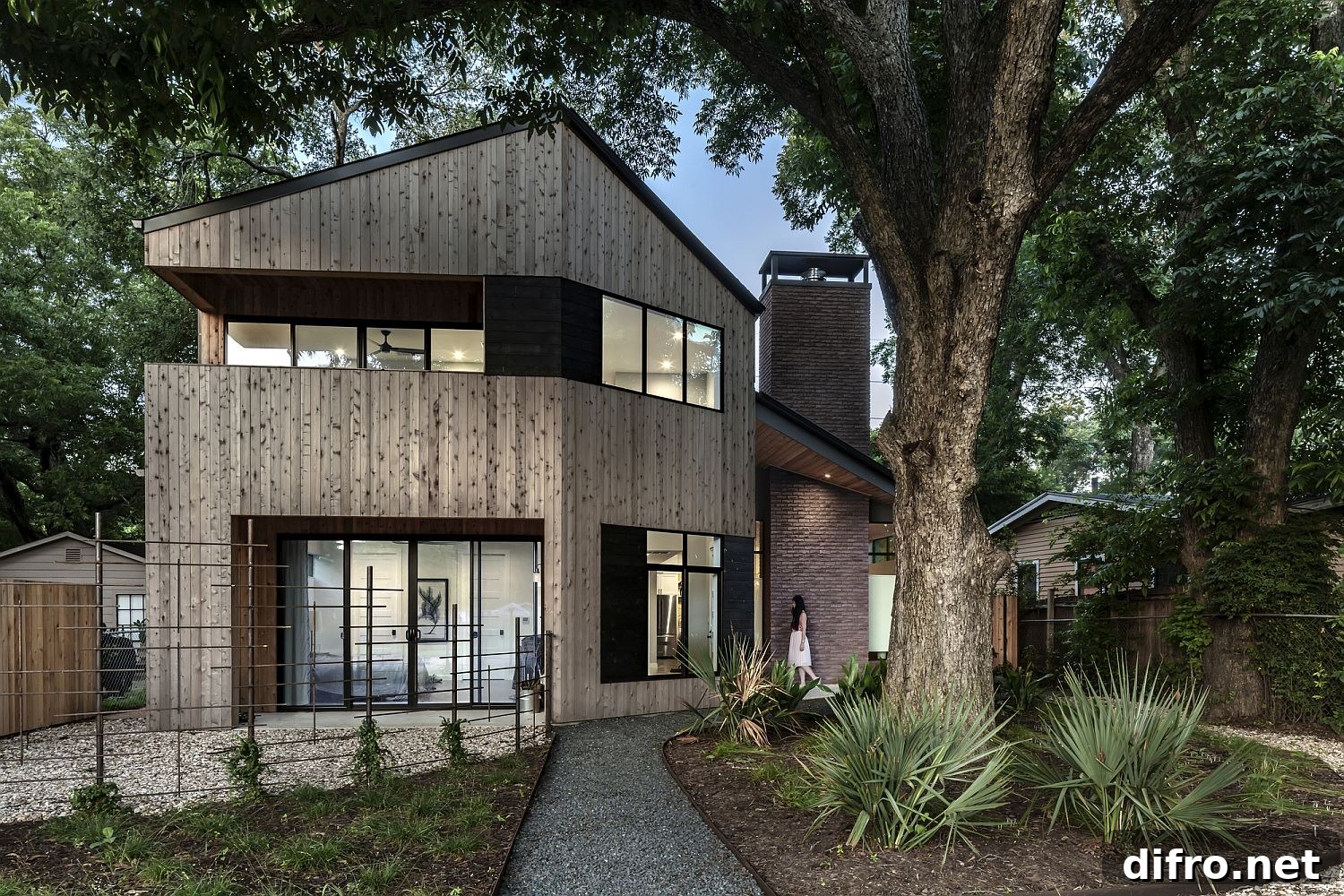 Modern Hewn House combines vacation home appeal with contemporary ergonomics